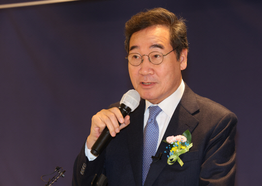 이낙연 새로운미래 인재영입위원장이 2일 인천 계양구 카리스호텔에서 열린 새로운미래 인천시당 창당대회에서 축사하고 있다. 연합뉴스.